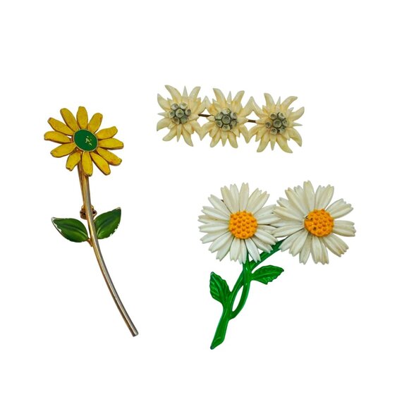 Vintage Set of 3 Daisy Brooch Floral Enamel Gold Tone Green Plastic Pin Trio - Picture 1 of 14